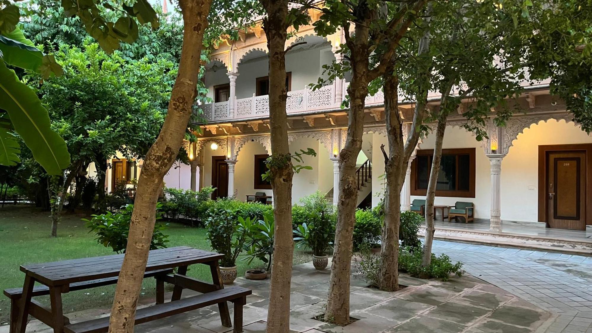Hotel Sunbird Bharatpur Exteriér fotografie