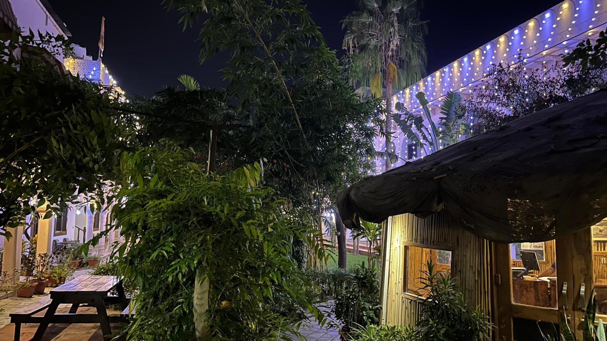 Hotel Sunbird Bharatpur Exteriér fotografie