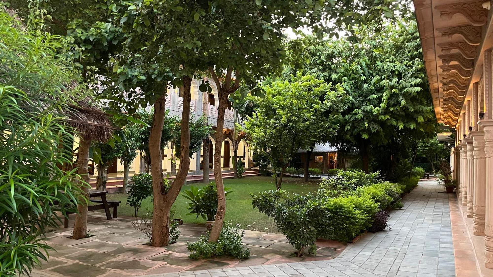 Hotel Sunbird Bharatpur Exteriér fotografie