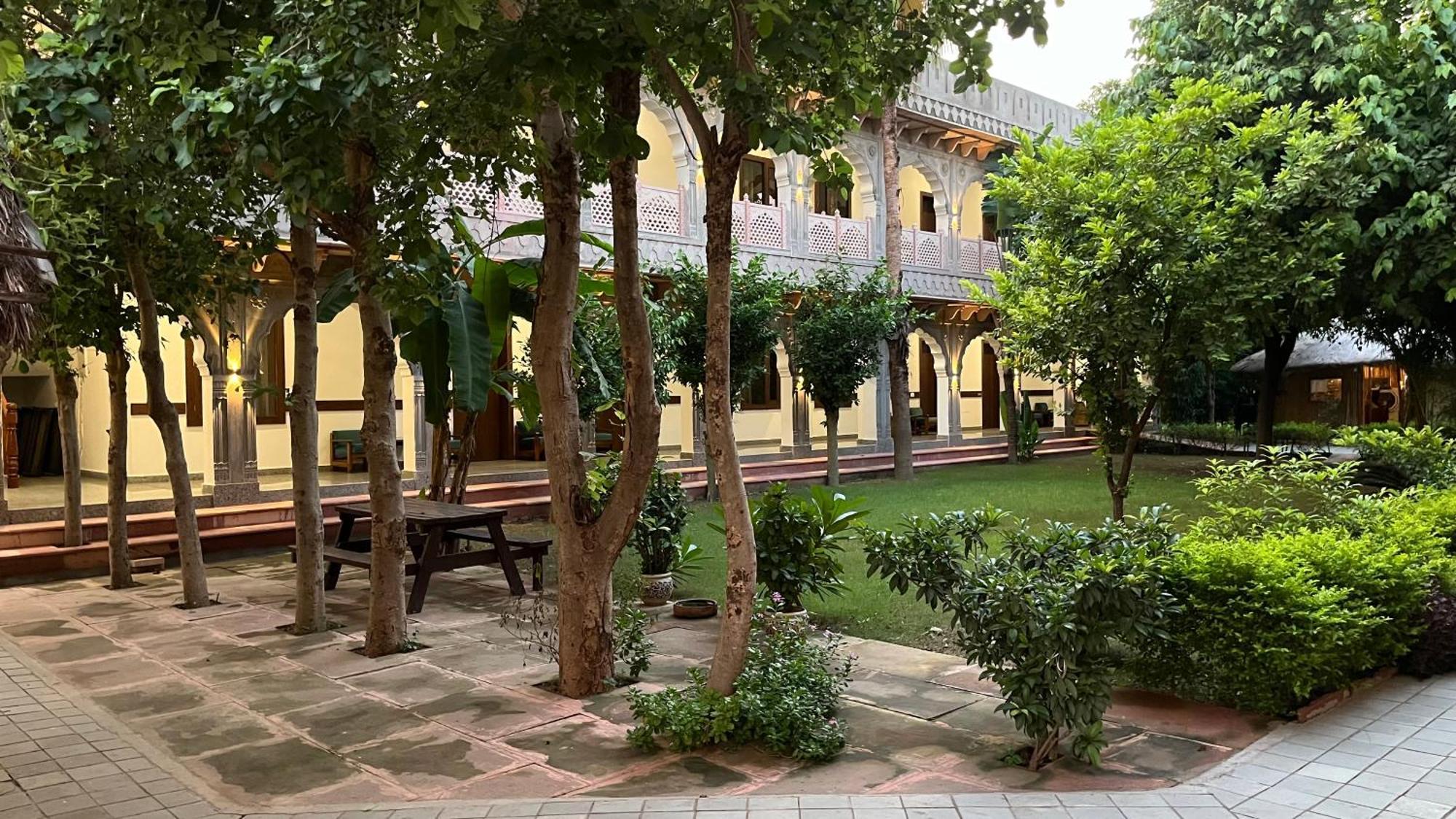 Hotel Sunbird Bharatpur Exteriér fotografie