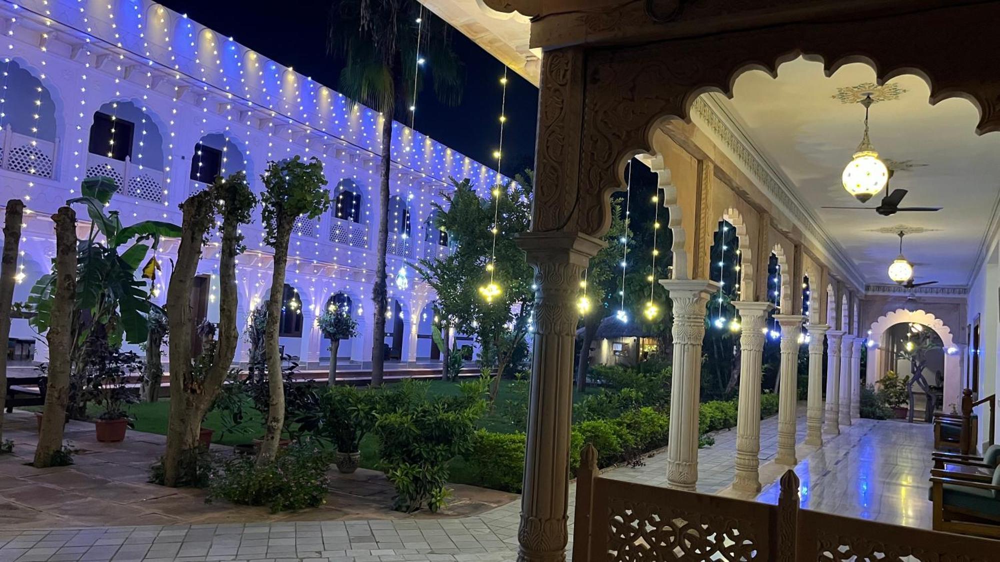 Hotel Sunbird Bharatpur Exteriér fotografie