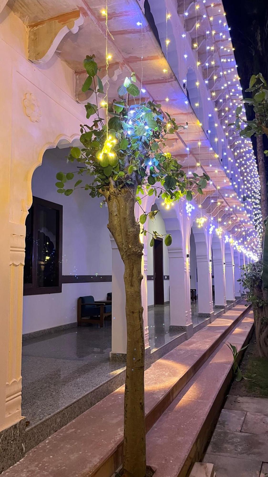 Hotel Sunbird Bharatpur Exteriér fotografie